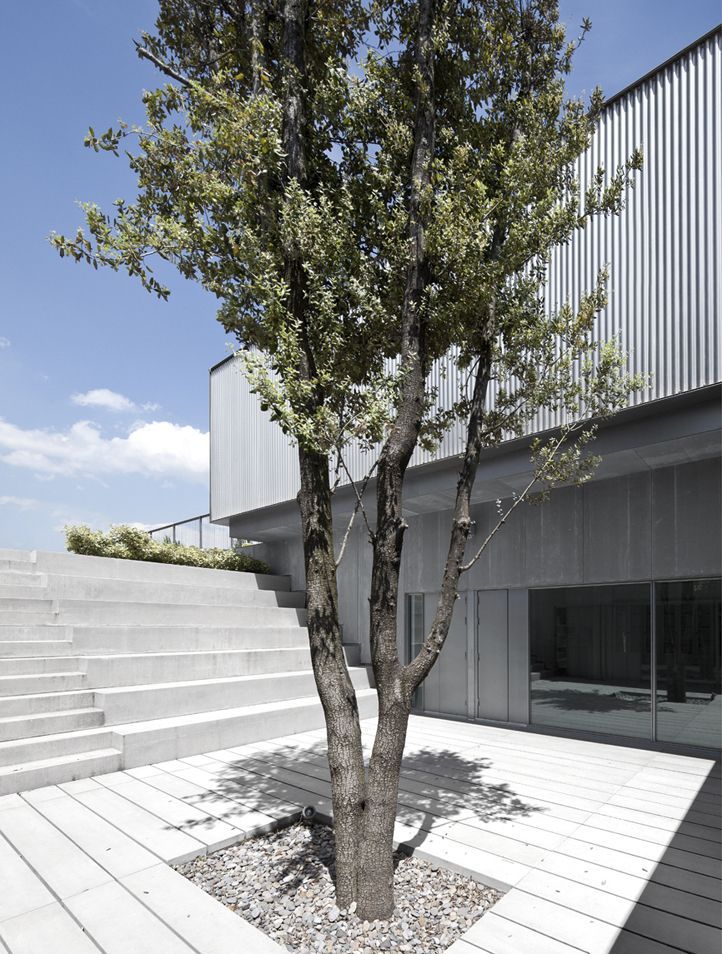 Evangelical Temple in Terrassa / OAB