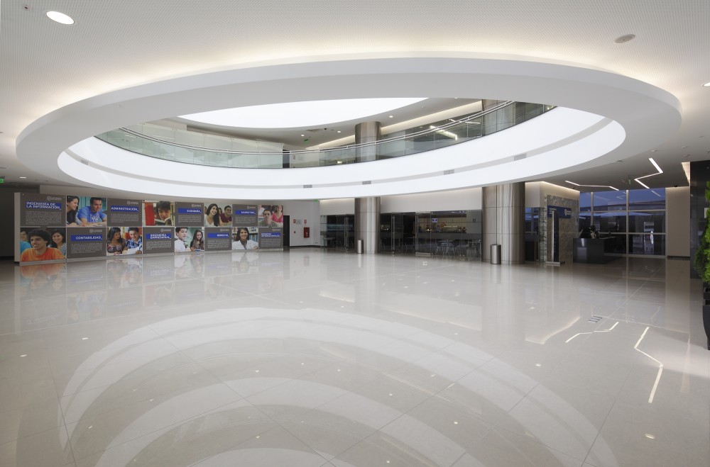 “Universidad del Pacifico” Branch Office / Metropolis