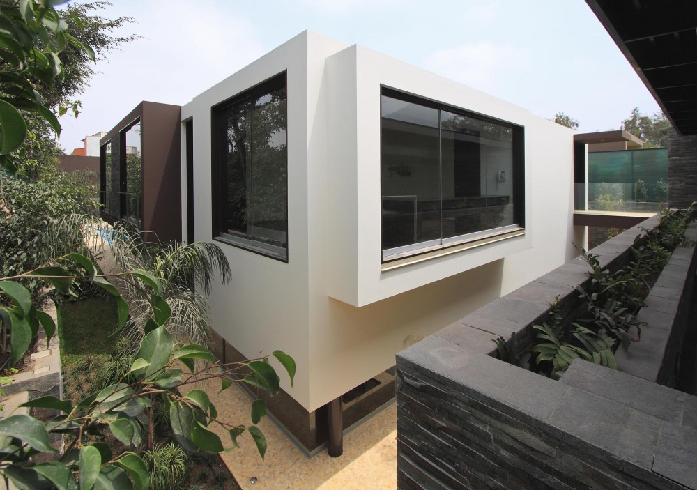 Casuarinas House / Metropolis