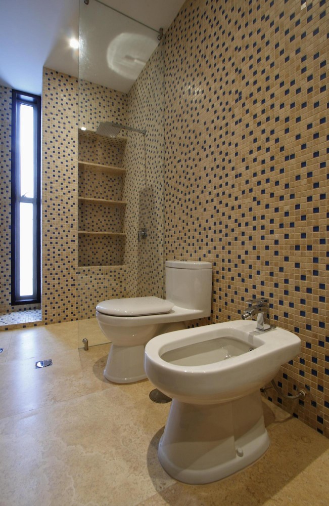 Casuarinas House / Metropolis