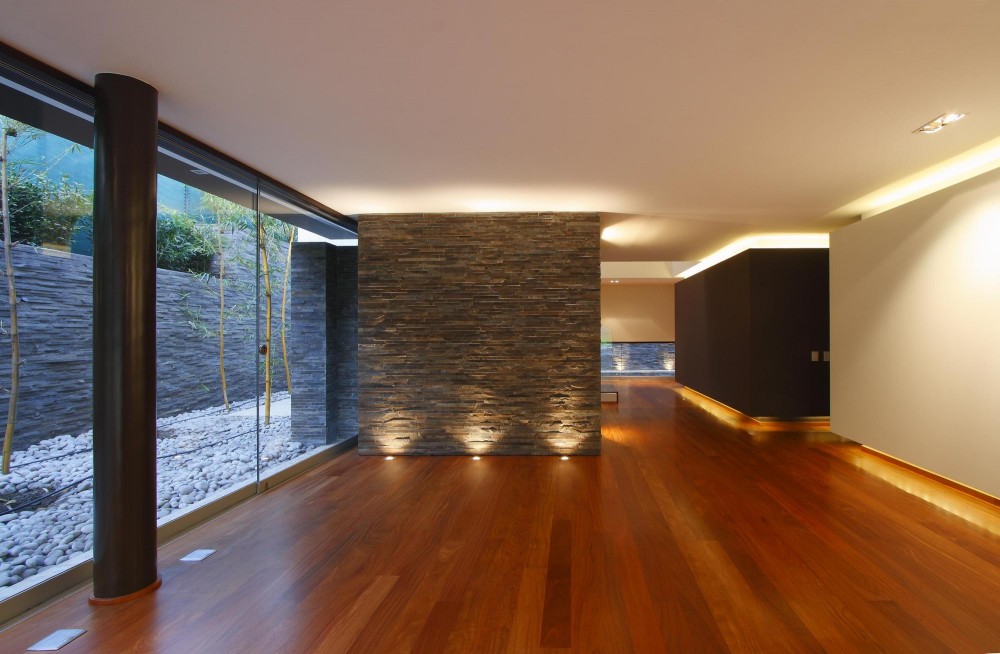 Casuarinas House / Metropolis