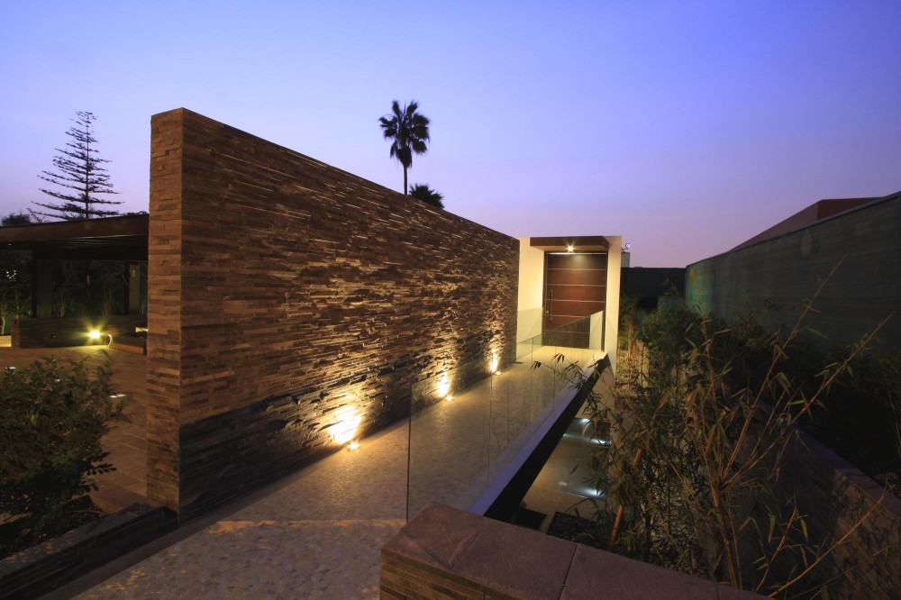 Casuarinas House / Metropolis