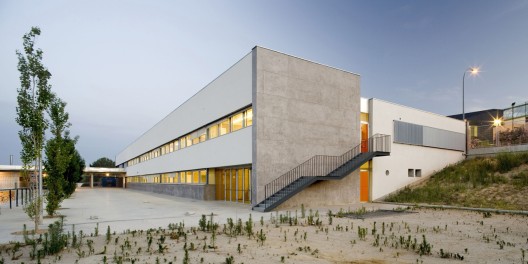 Istituto Sant Esteve Sesrovires / Jordi Farrando Instituto_03