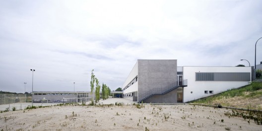 Istituto Sant Esteve Sesrovires / Jordi Farrando Instituto_07