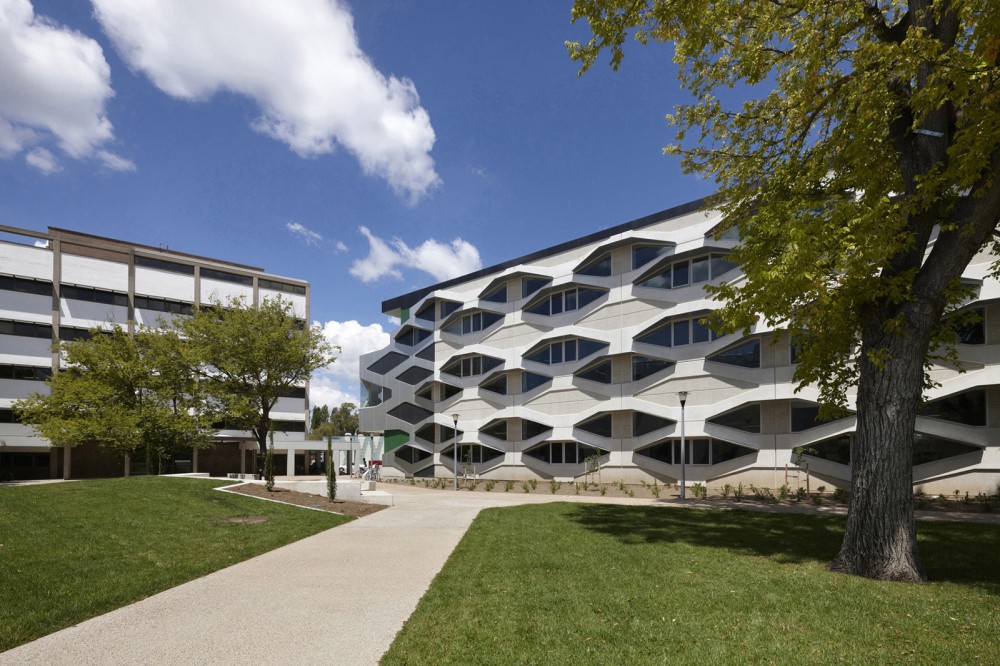 Biosciences Research Building / Lyons