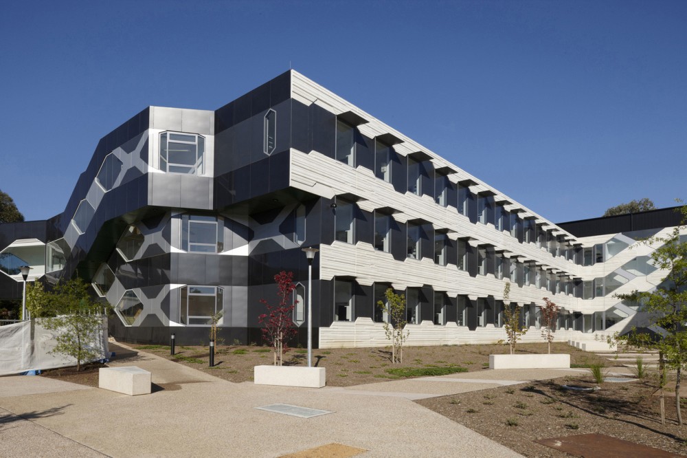 Biosciences Research Building / Lyons