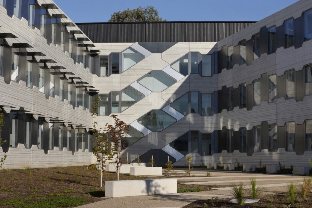 Biosciences Research Building / Lyons