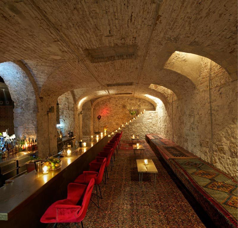 Ocaña Bar and Club in Barcelona / Ocaña