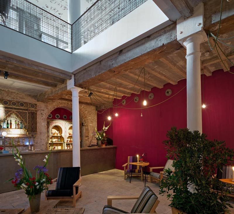 Ocaña Bar and Club in Barcelona / Ocaña