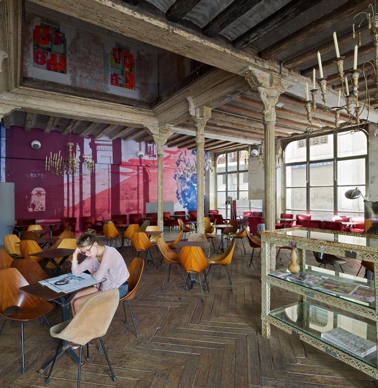 Ocaña Bar and Club in Barcelona / Ocaña
