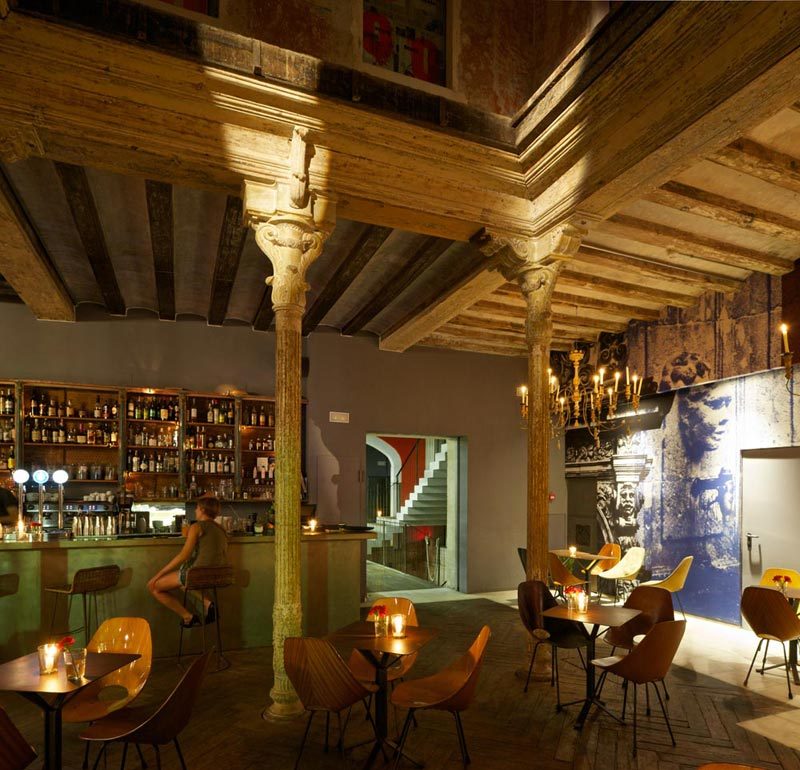 Ocaña Bar and Club in Barcelona / Ocaña