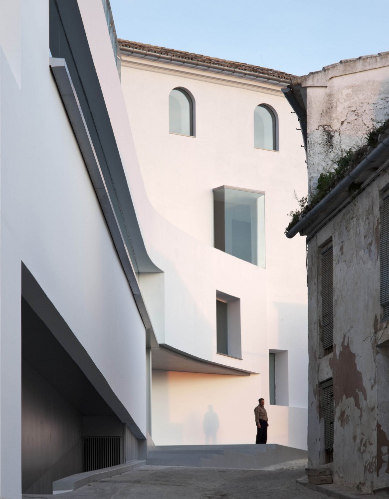 Cultural Centre and the New City Hall / Ramón Fernández-Alonso y Asociados