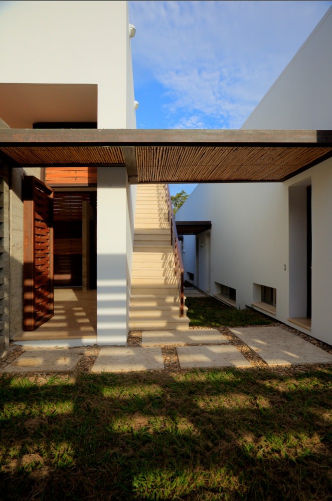 House 60 / De La Carrera – Cavanzo Arquitectura