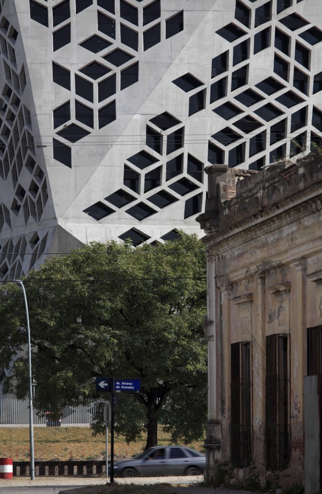 Bicentennial Civic Center / Lucio Morini + GGMPU Arquitectos