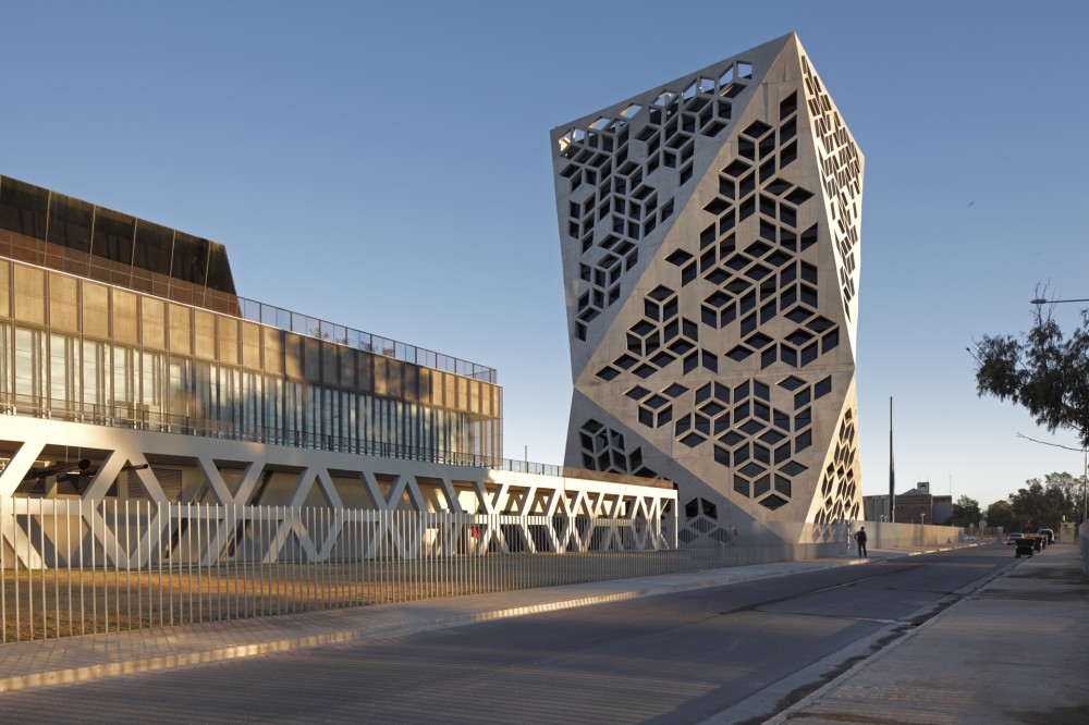 Bicentennial Civic Center / Lucio Morini + GGMPU Arquitectos
