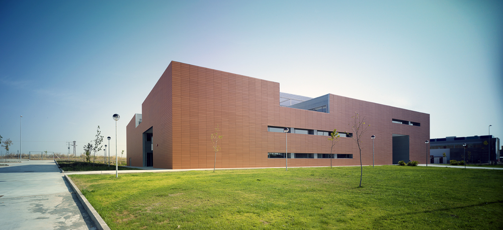 Technology Center of the Extremadura University / Fernández del Castillo Arquitectos