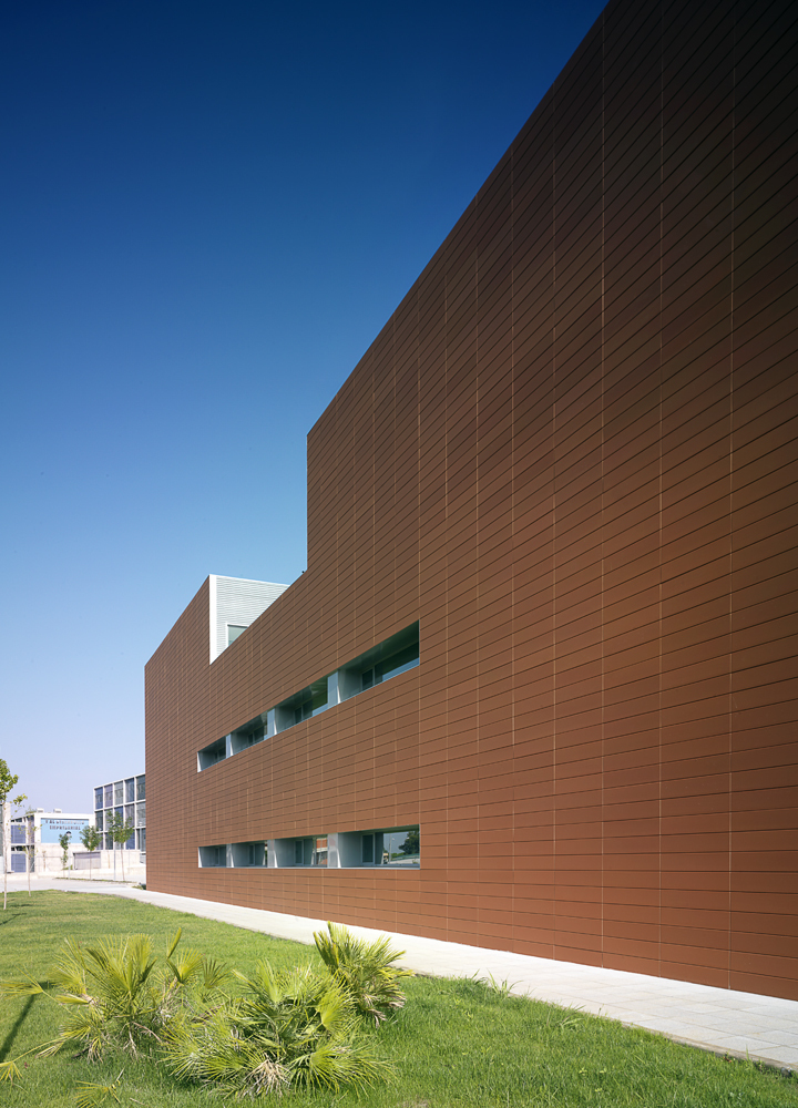 Technology Center of the Extremadura University / Fernández del Castillo Arquitectos