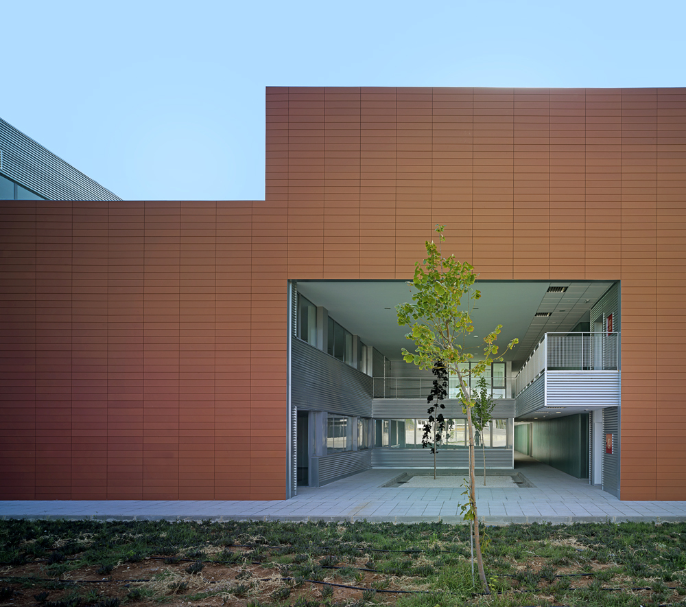 Technology Center of the Extremadura University / Fernández del Castillo Arquitectos