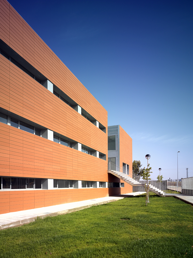 Technology Center of the Extremadura University / Fernández del Castillo Arquitectos