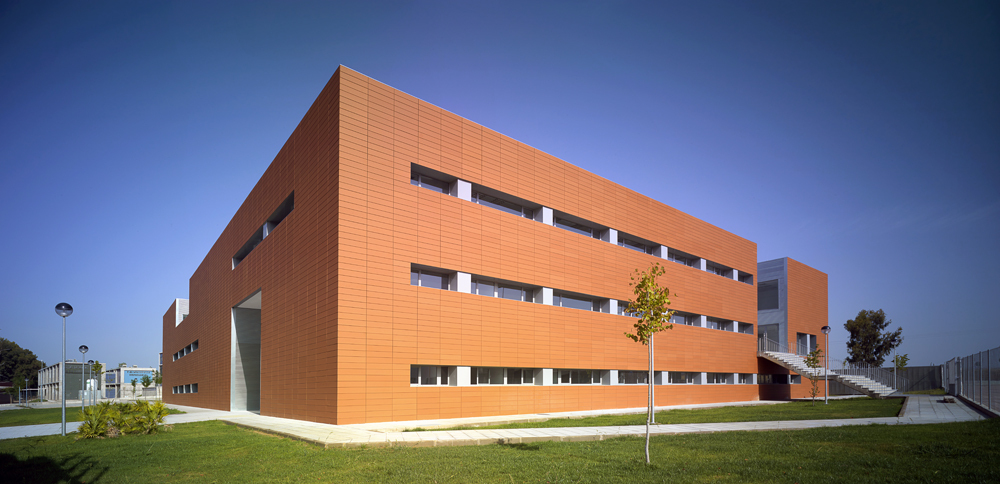 Technology Center of the Extremadura University / Fernández del Castillo Arquitectos