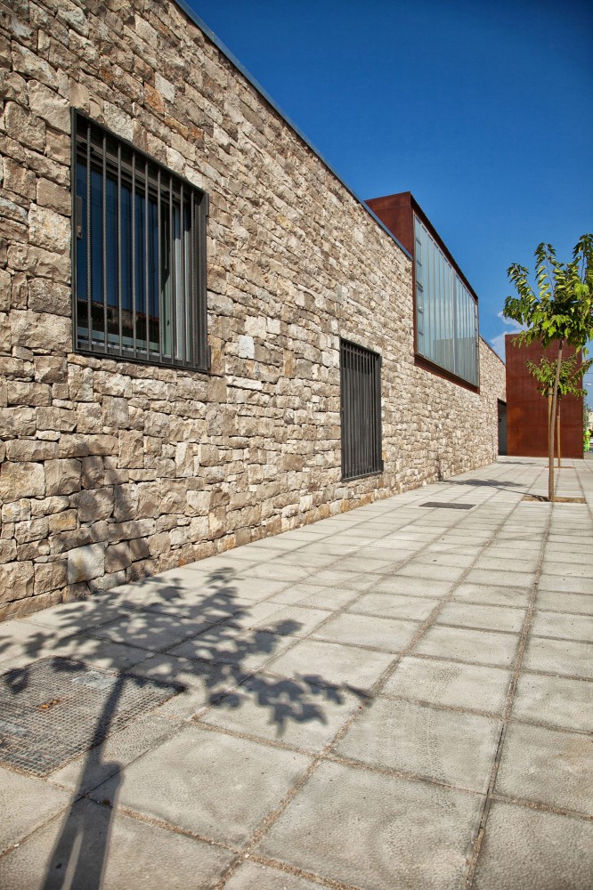 La Fatarella School / Héctor Jala & Mònica Moreno