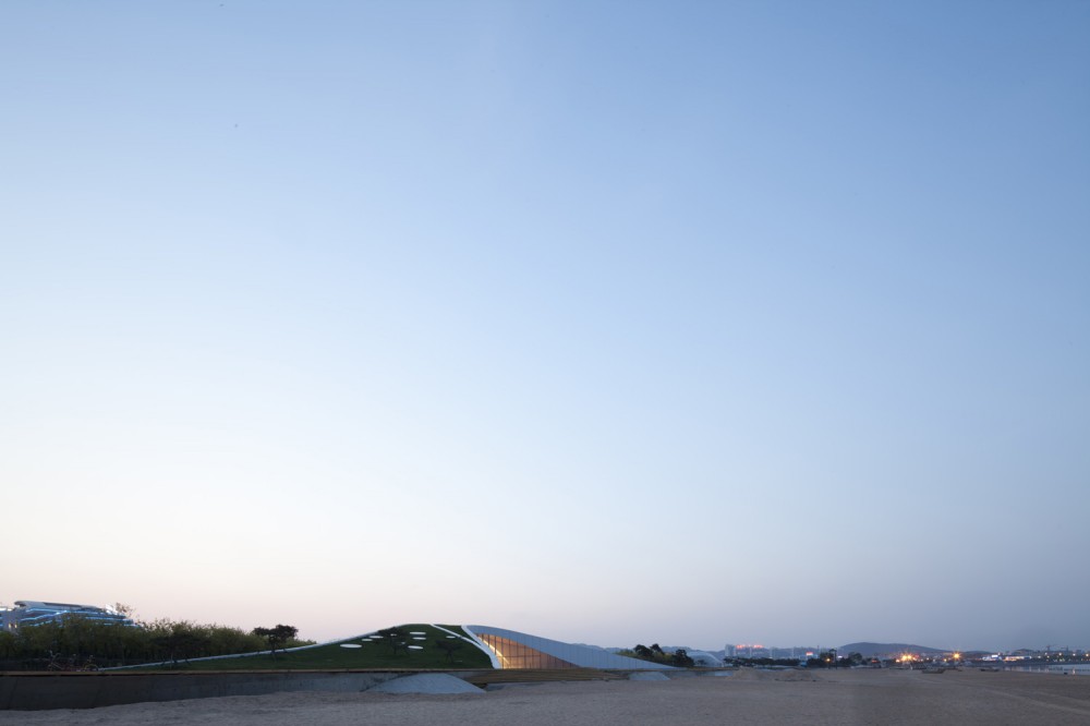 LanQiao Clubhouse / HHD_FUN Architects