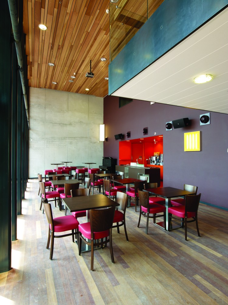 Pier K Theatre and Arts Centre / Ector Hoogstad Architecten