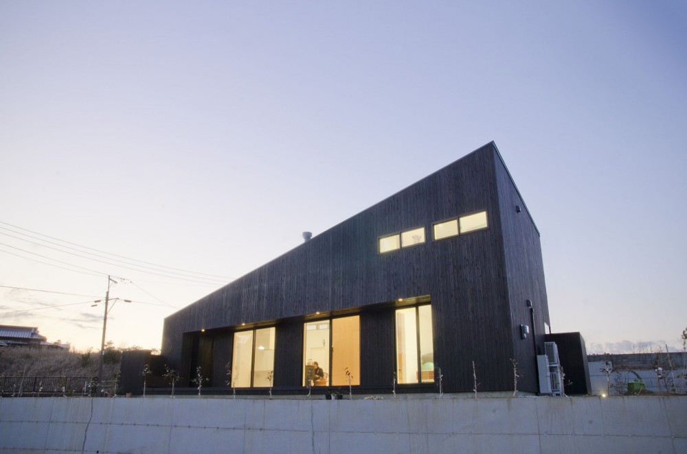 Onjuku Beach House / BAKOKO