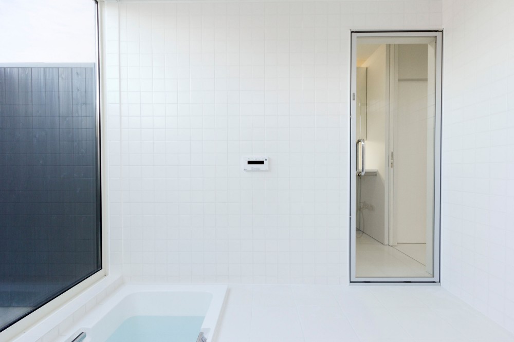 Onjuku Beach House / BAKOKO