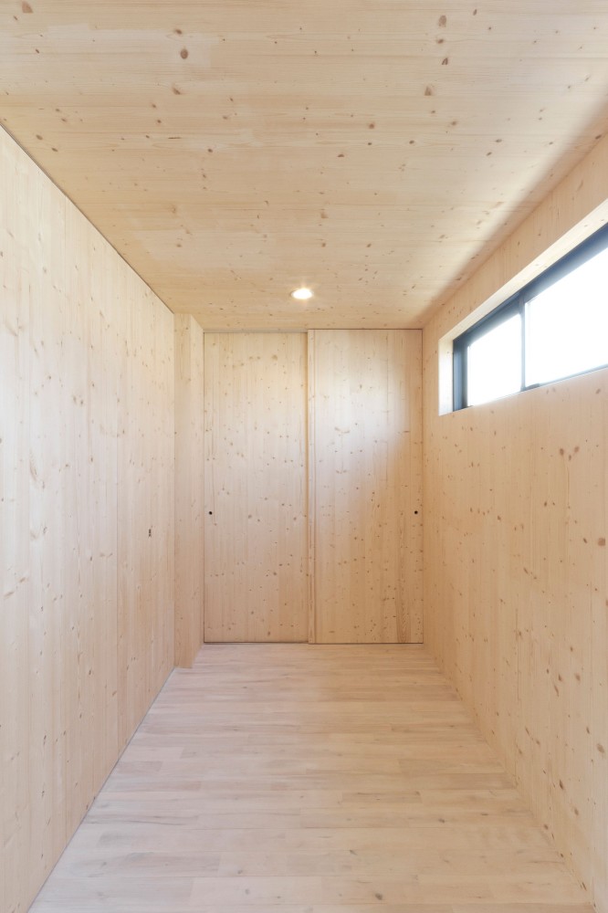 Onjuku Beach House / BAKOKO