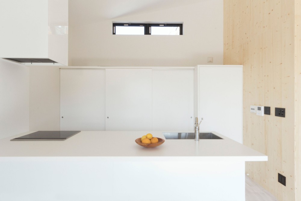 Onjuku Beach House / BAKOKO