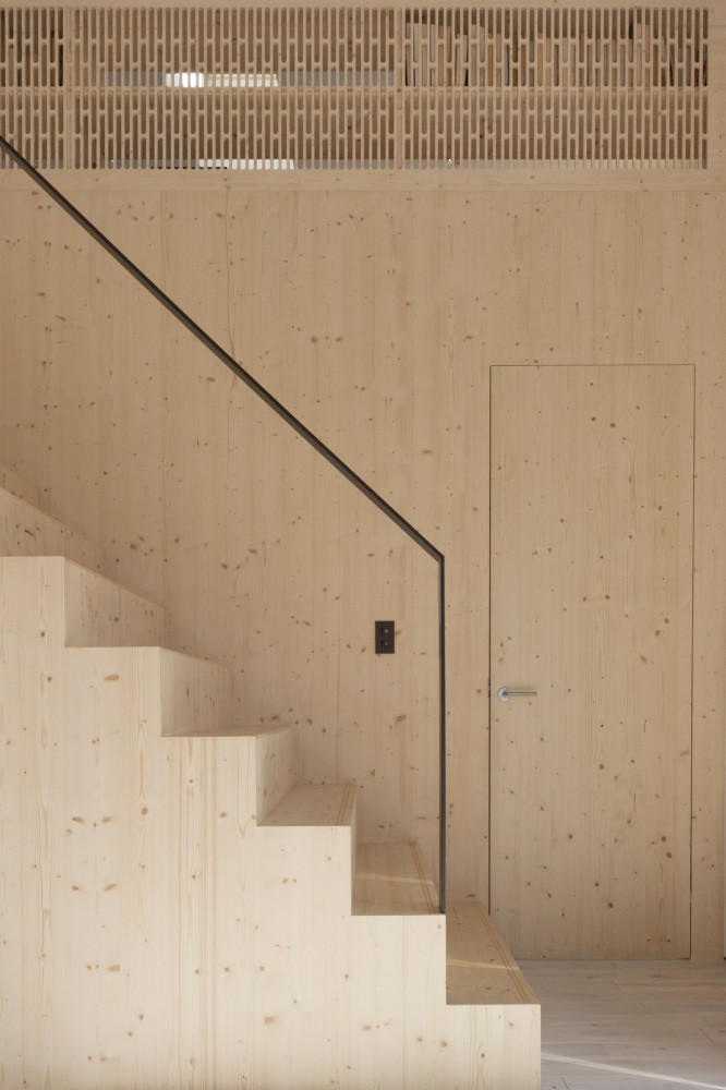 Onjuku Beach House / BAKOKO
