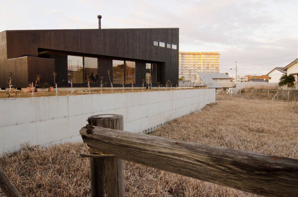 Onjuku Beach House / BAKOKO