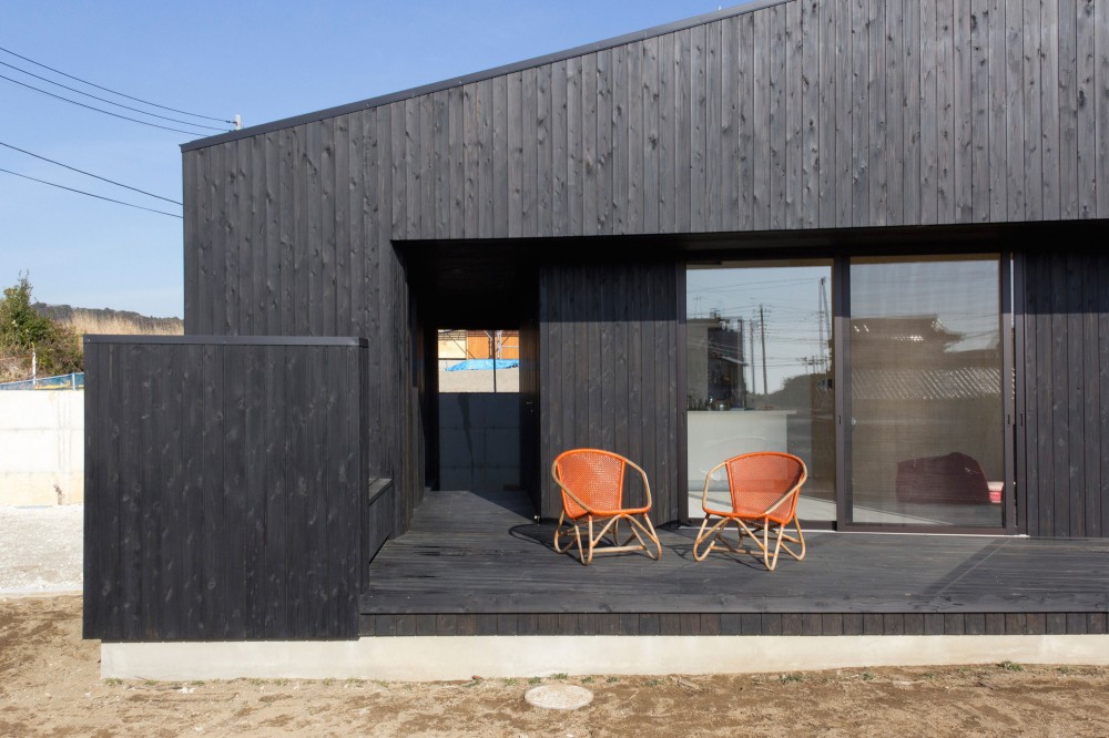 Onjuku Beach House / BAKOKO