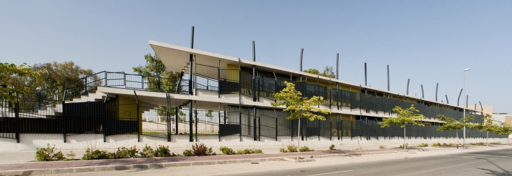 Mixed-Use Building / Vahos Architecture