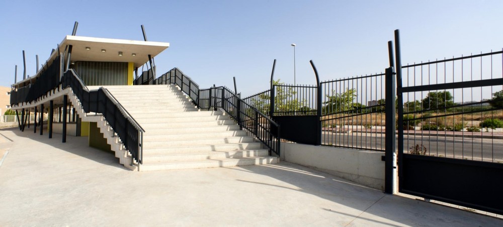 Mixed-Use Building / Vahos Architecture