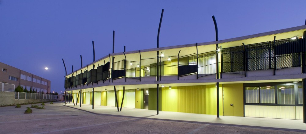 Mixed-Use Building / Vahos Architecture