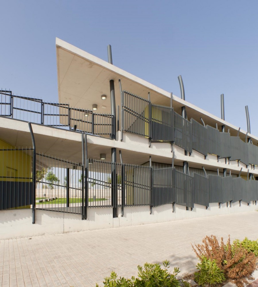 Mixed-Use Building / Vahos Architecture