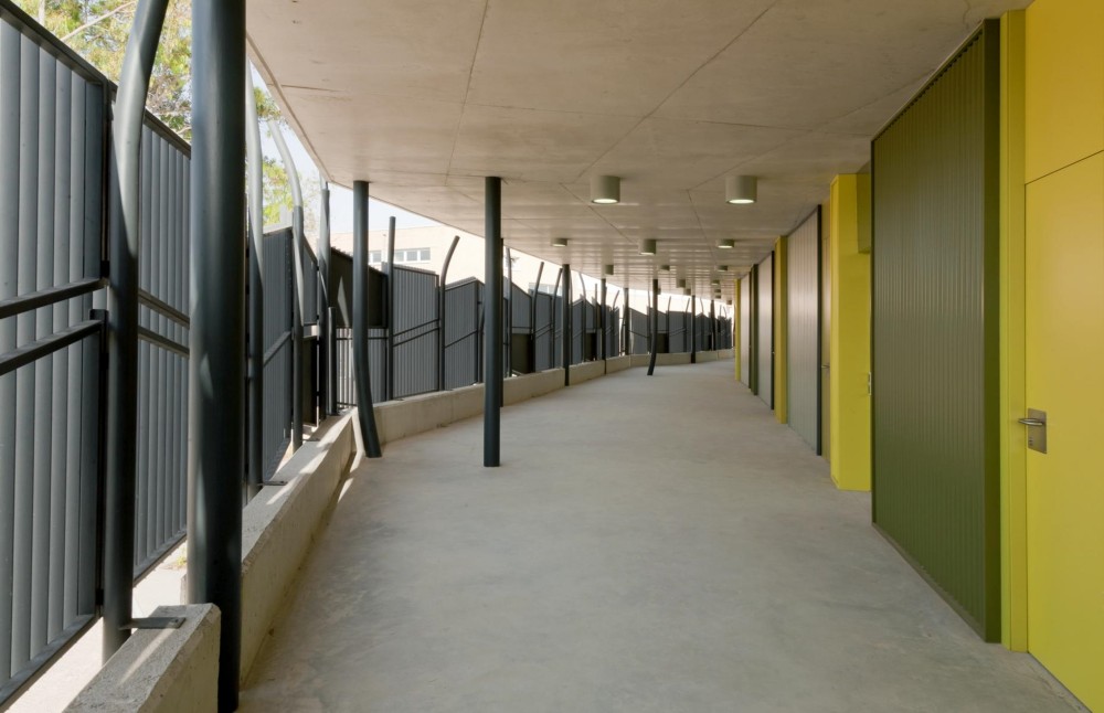Mixed-Use Building / Vahos Architecture