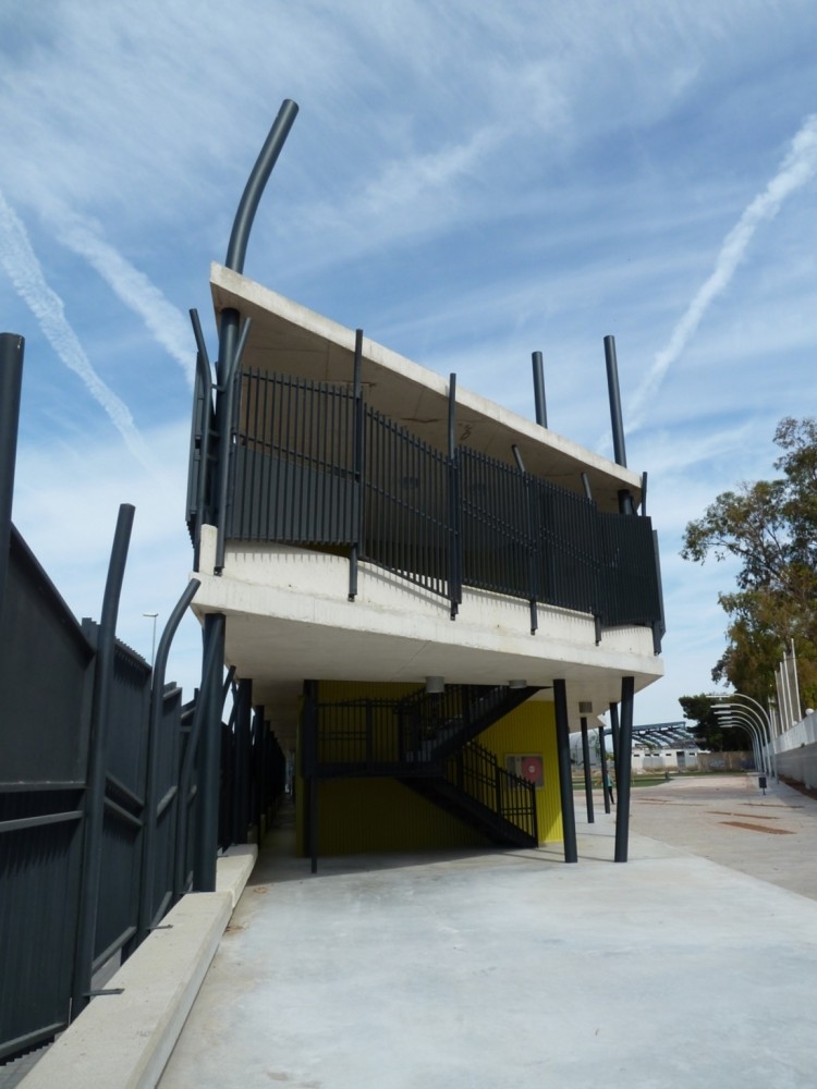 Mixed-Use Building / Vahos Architecture
