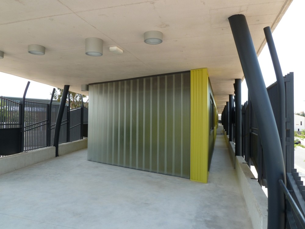 Mixed-Use Building / Vahos Architecture