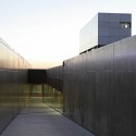 Edificio Multiusos Para Central Termosolar Astexol-2 / Sáenz De Oiza Arquitectos Edificio Multiusos Para Central Termosolar Astexol-2 / Sáenz De Oiza Arquitectos © Carlos Arriaga
