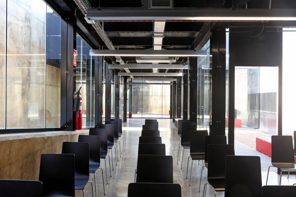 Multi-Purpose Building For Central Termosolar Astexol-2 / Sáenz De Oiza Arquitectos