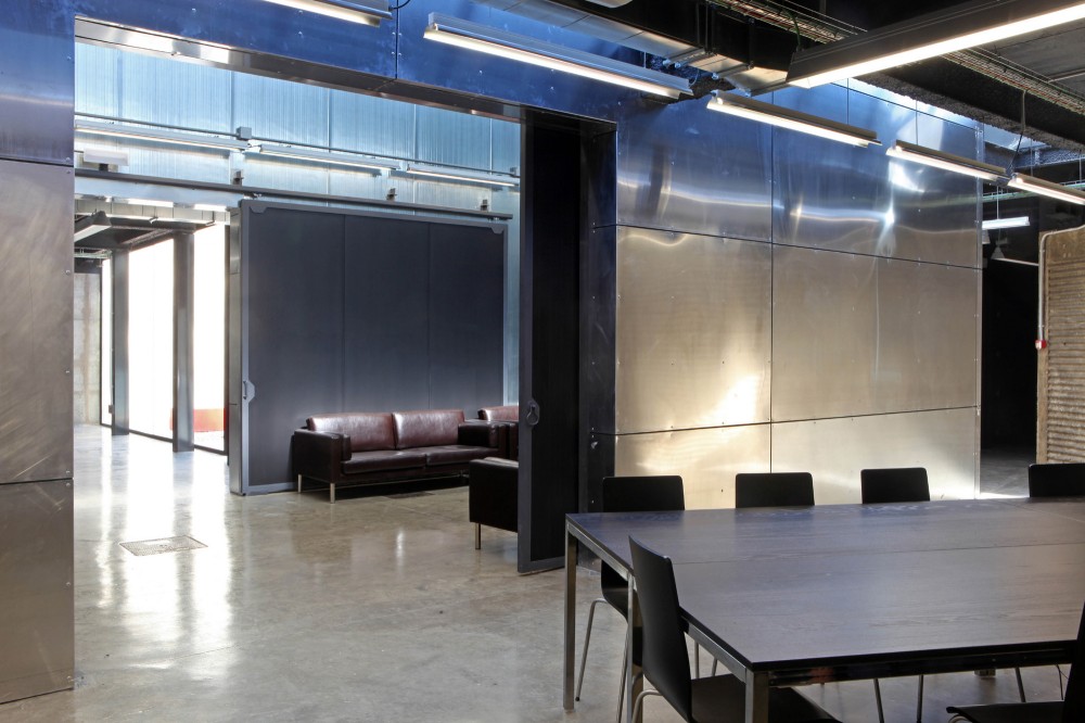 Multi-Purpose Building For Central Termosolar Astexol-2 / Sáenz De Oiza Arquitectos