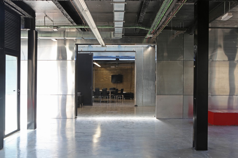 Multi-Purpose Building For Central Termosolar Astexol-2 / Sáenz De Oiza Arquitectos