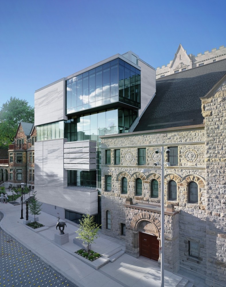 Canadian Museum in a Church / Provencher Roy + Associés Architectes