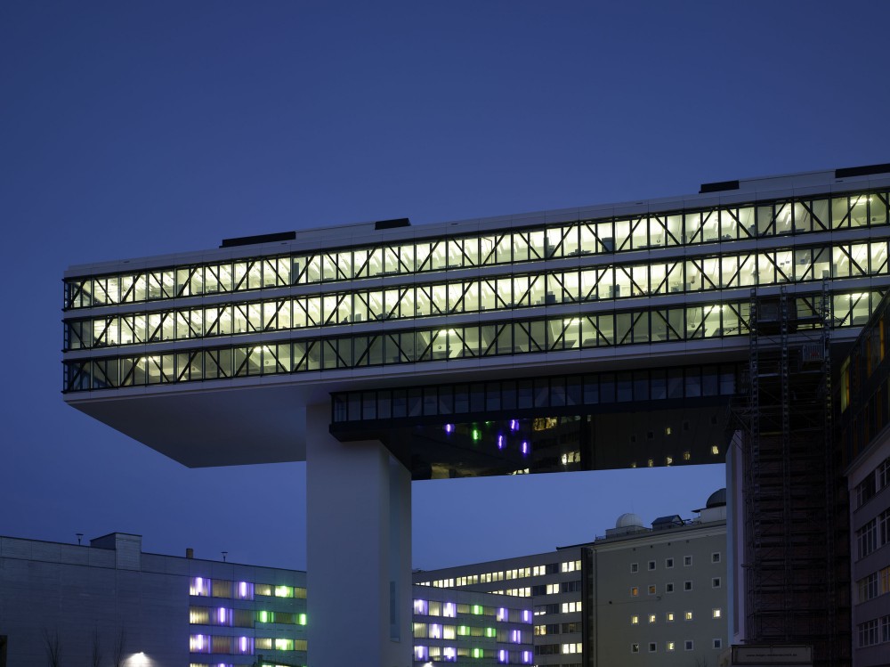 IVG Media Bridge / steidle architects