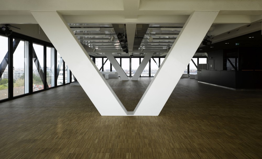IVG Media Bridge / steidle architects