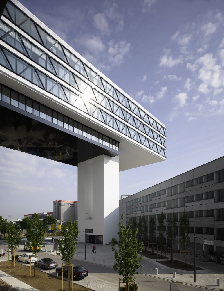 IVG Media Bridge / steidle architects