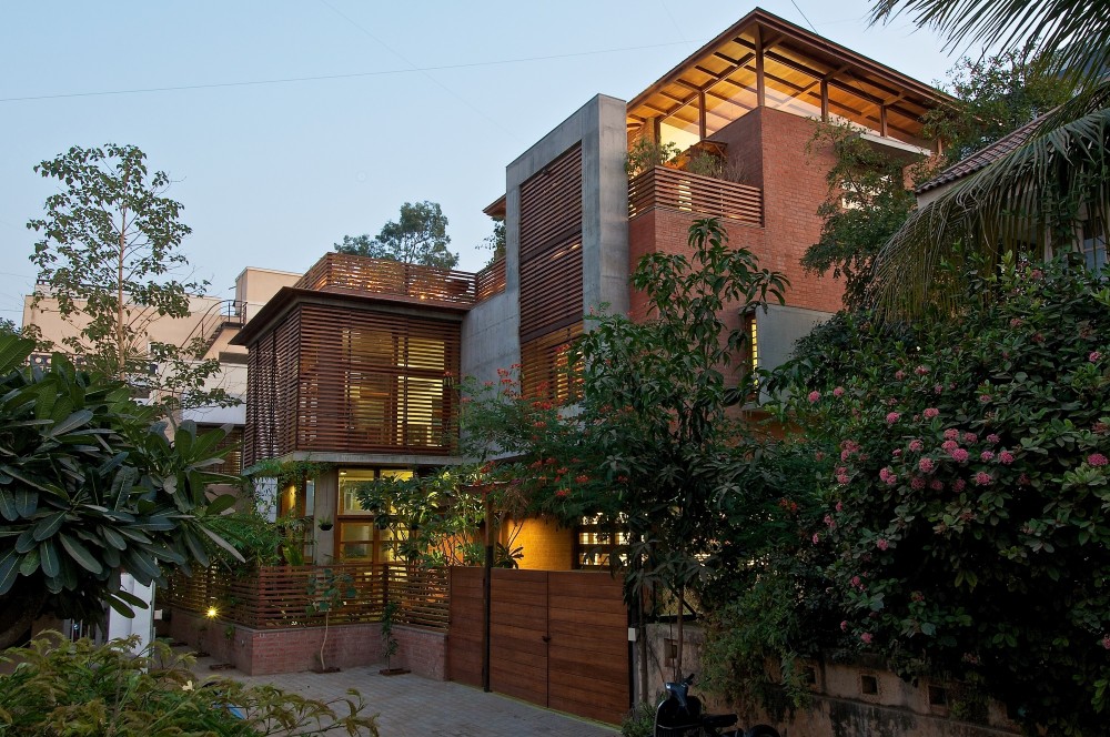 The Green House / Hiren Patel Architects